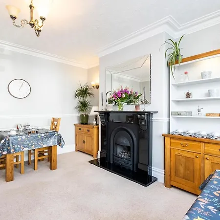 Cragwood Bed & Breakfast 4*