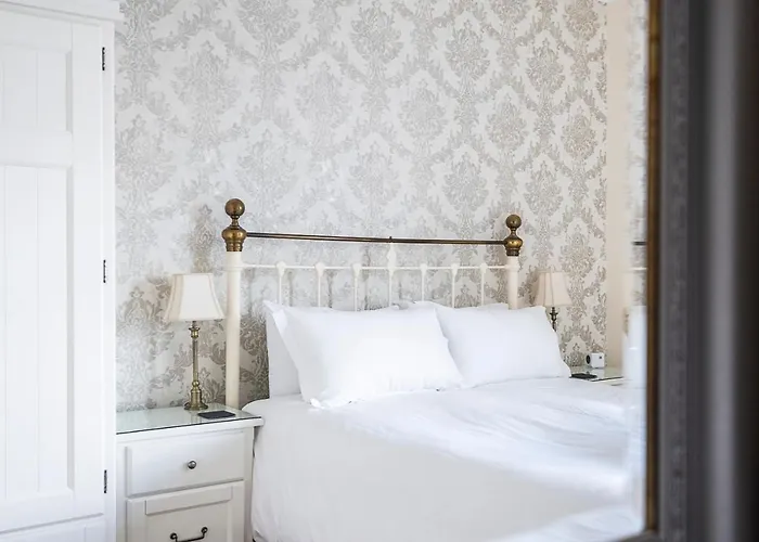 Cragwood Bed & Breakfast 4*