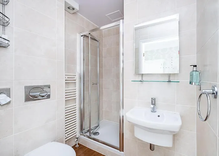 Cragwood Bed & Breakfast